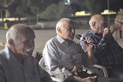 برگزاری دورهمی سالمندان در پارک کوهپایه خنج همزمان با هفته ملی سالمند